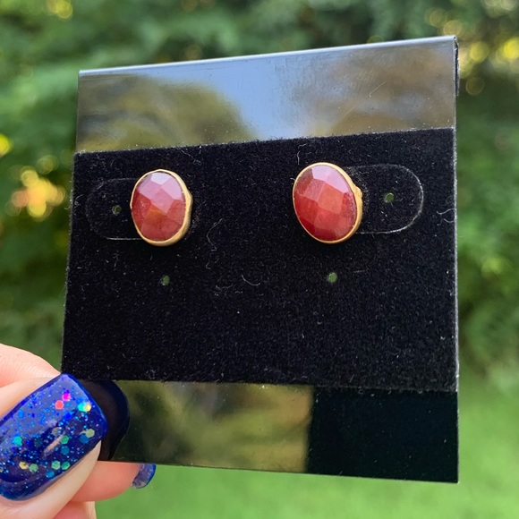 NWT Large Oval Garnet Faceted Studs - Picture 5 of 9